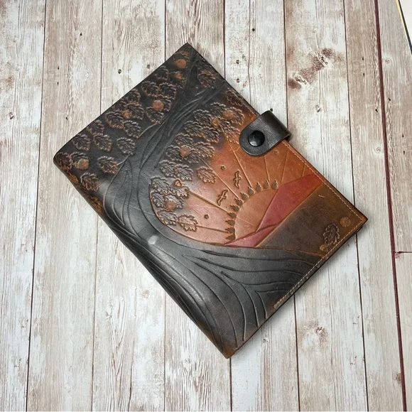 VINTAGE HAND CRAFTED LEATHER JOURNAL - Picture 4 of 10